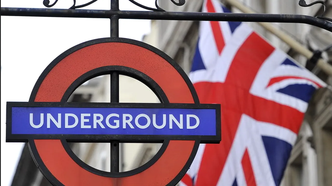 The Daily Express: Români care vor să migreze în Marea Britanie postează comentarii rasiste despre alți imigranți