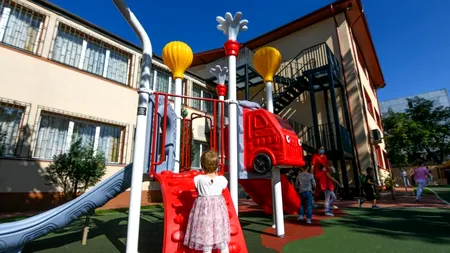 Dan Tudorache a împărțit primele tablete copiilor și educatoarelor din Sectorul 1. “Au conexiune la internet pentru următorii doi ani!”. FOTO