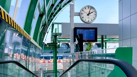 Vlogger îndrăgostit de România, DEZAMĂGIT de condițiile insuportabile din aeroportul Otopeni