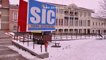 Tricolorul românesc din fața Prefecturii Covasna, vandalizat de persoane necunoscute. Prefectul i-a găsit pe 