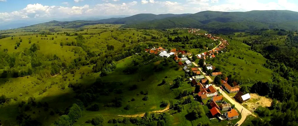 Satul din România care s-a transformat dintr-un loc pustiu în atracția culturală a Europei