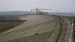 A fost semnat contractul pentru o investiție începută în 1985: Instalarea echipamentelor la Barajul Pașcani
