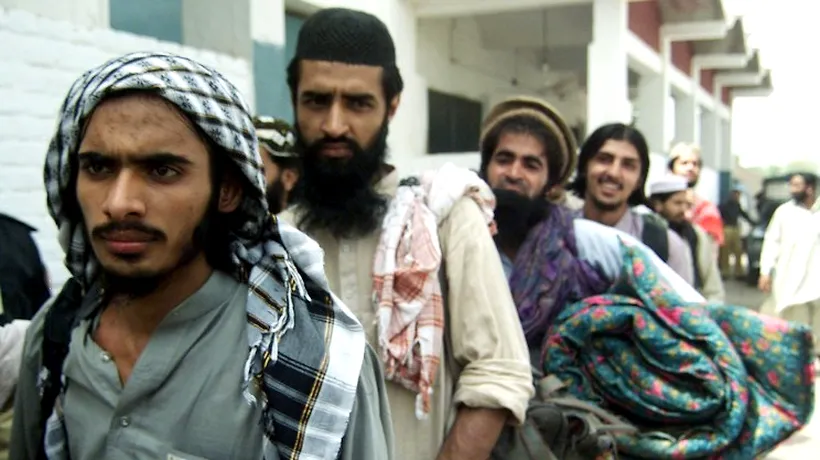 Al-Qaida a inventat o substanță lichidă care transformă hainele în materiale explozive