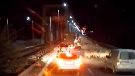 Urcă oile la... Cernavodă: Autostrada Soarelui blocată pe o bandă de către ciobanii care au trecut podul cu sute de oi - VIDEO