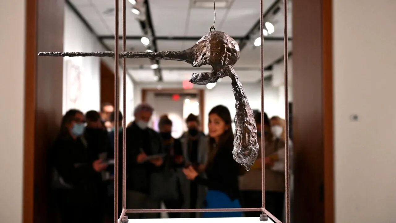 Sculptura „Le Nez” a lui Giacometti declanșează „bătălia” între doi colecționari de artă MILIARDARI. „Versiunea oricăreia dintre părți ar putea fi adevărată”
