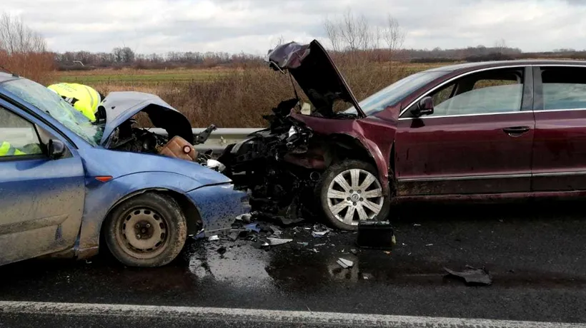 Tragedie în ziua de Crăciun: O persoană decedată și nouă rănite după impactul dintre două mașini, în Timiș - FOTO 