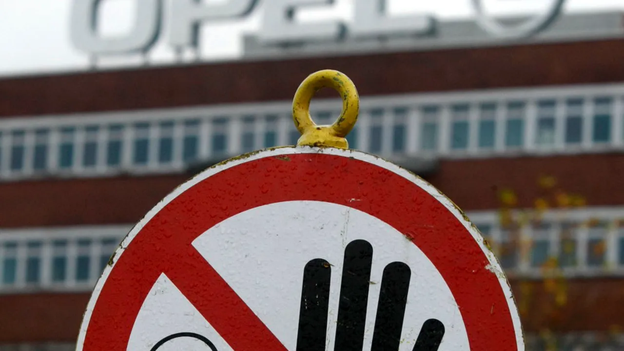 Marii producătorii auto ar trebui să închidă cel puțin câte o fabrică în Europa pentru a elimina supraoferta - ANALIȘTI