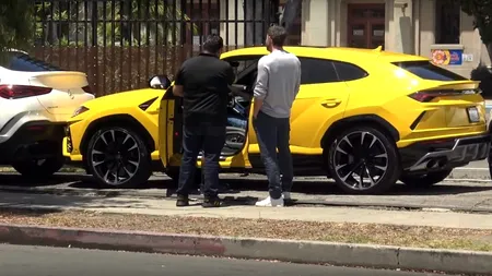 Fiul minor al lui Ben Affleck s-a urcat la volanul unui SUV de 230.000 de dolari și a lovit un BMW, chiar sub ochii tatălui său