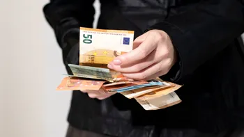 Bugetarul din România, fost electrician, cu un salariu de 11.000 de euro. Ce a răspuns când a fost întrebat cum de câștigă mai mult decât președintele