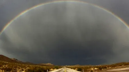 Locuitorii unui orășel devastat de furtuni, martori ai unui fenomen rar - curcubeul dublu