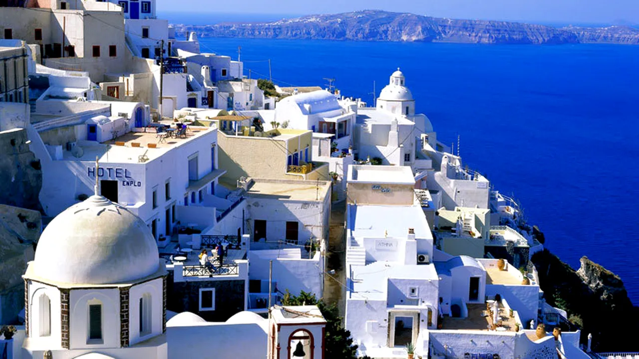 Insula Santorini a rămas fără curent electric în urma unui incendiu