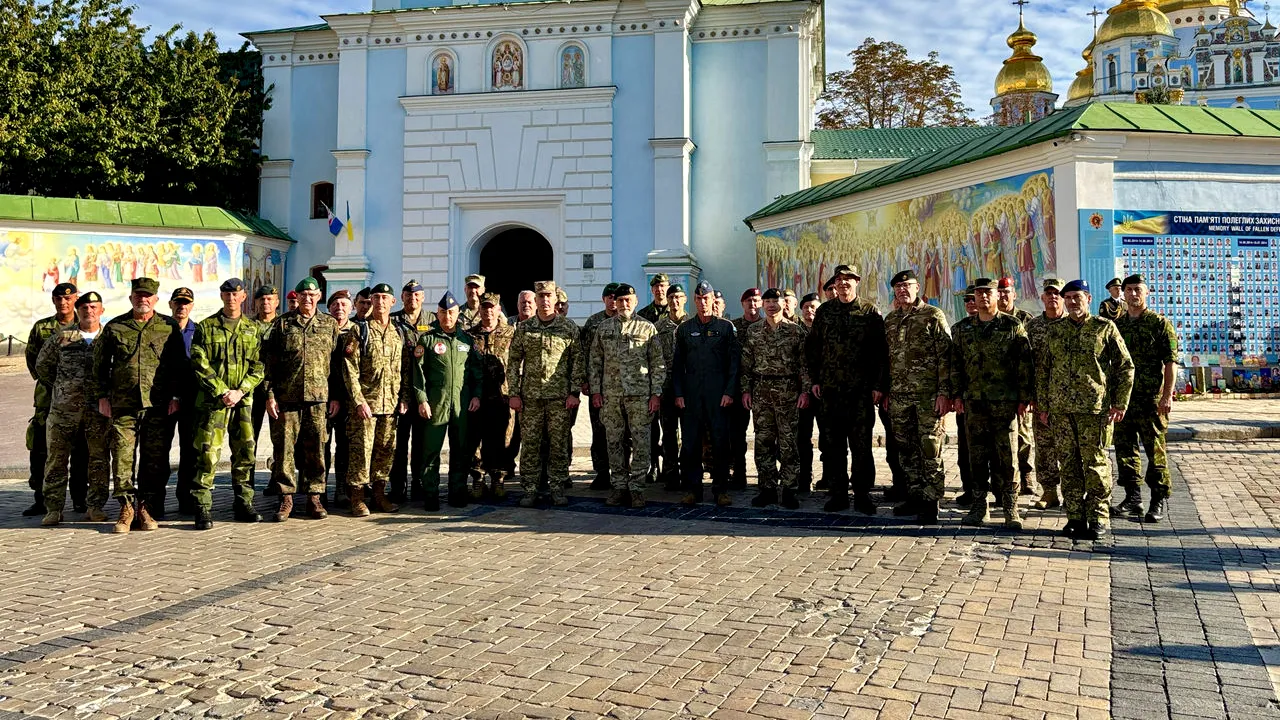 Cei 32 de șefi militari ai NATO s-au reunit în Ucraina pentru a discuta despre tacticile de război și noile tehnologii cu noul comandant ucrainean