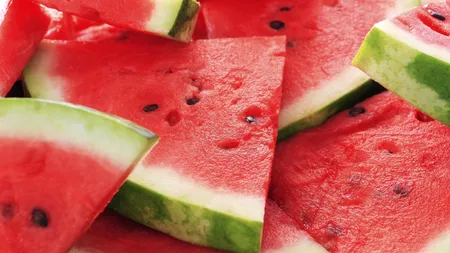 Motivul pentru care unii americani pun sare pe pepene, atunci când îl mănâncă. „Este un truc remarcabil”