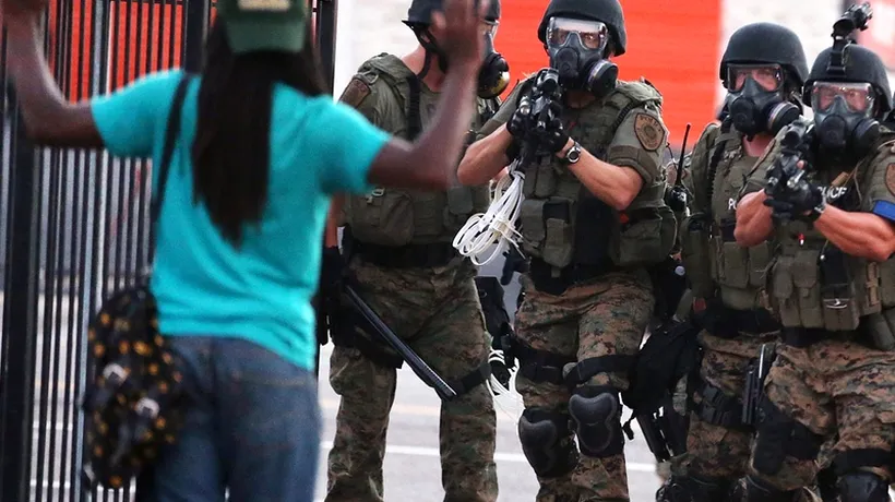 Ce s-a întâmplat cu polițistul care a împușcat mortal un tânăr de culoare la Ferguson 