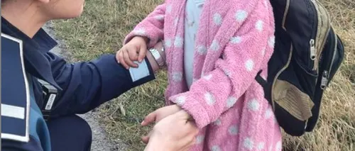O fetiţă de trei ani, dispărută de acasă, găsită de polițiști pe marginea unui drum din Buzău