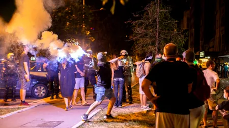 Protestele din Serbia iau o turnură DRAMATICĂ! Ciocniri violente în rândul manifestanților. Președintele acuză ingerințe străine