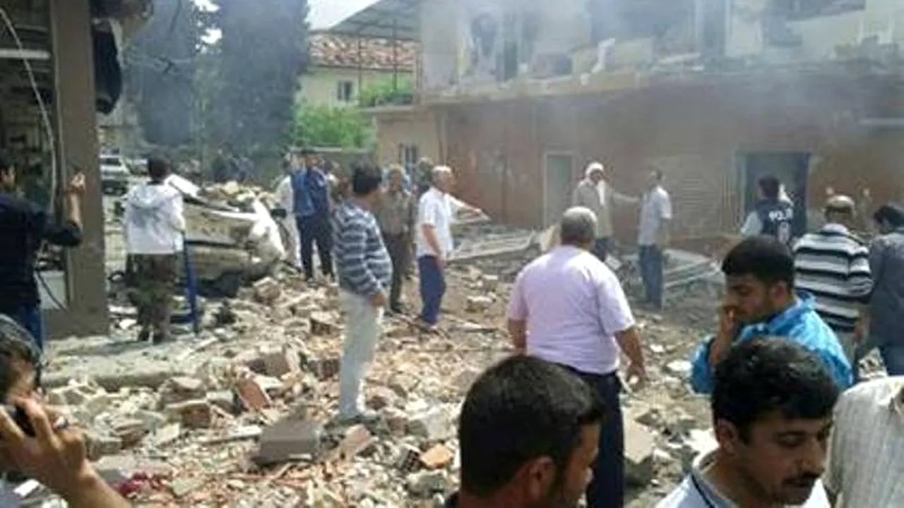 Cel puțin 40 morți în atacuri teroriste cu mașini-capcană produse în Turcia, la frontiera cu Siria