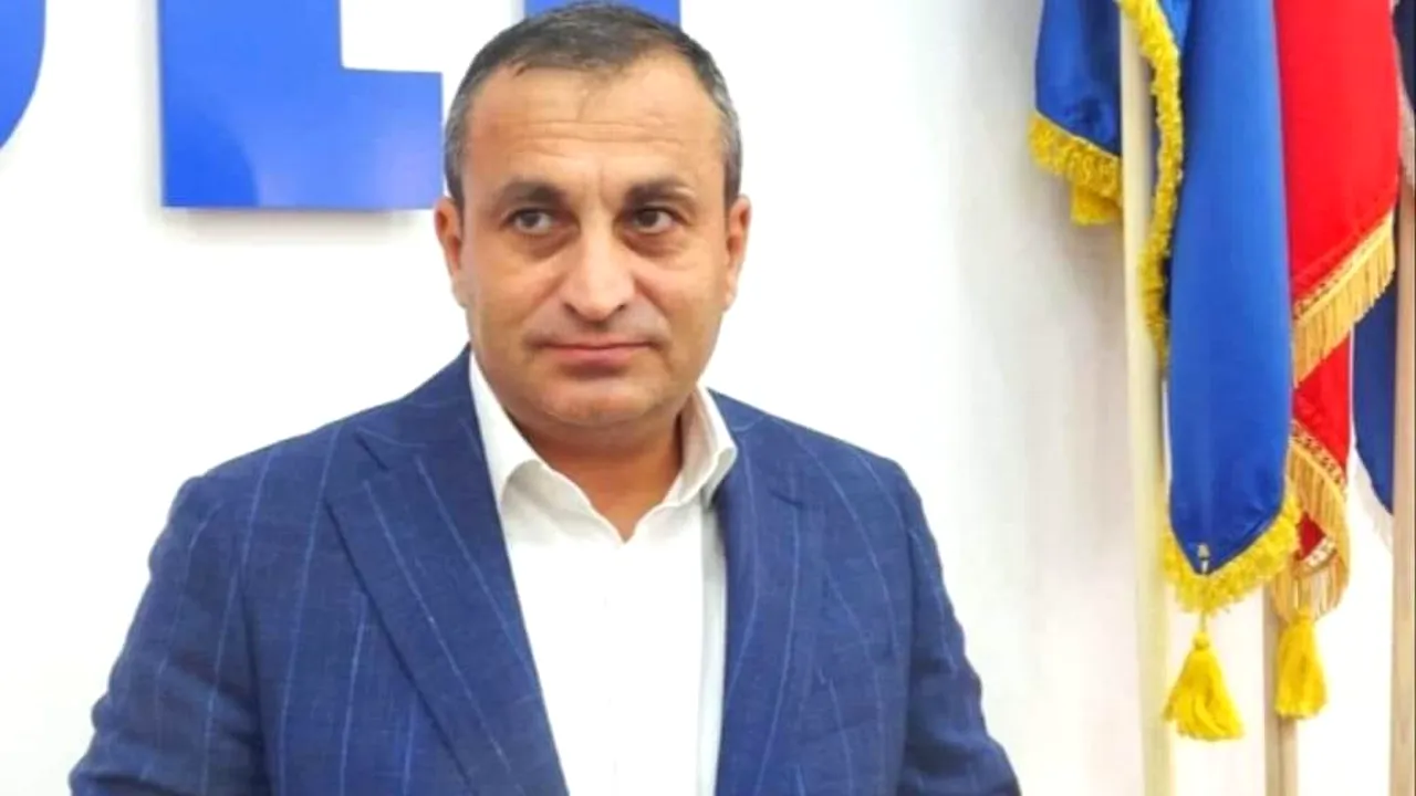 Conflict aprins între liderii PSD și PNL în județul Olt, pe tema scandalului cu microbuze școlare: 