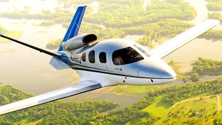 Un avion de mici dimensiuni s-a prăbușit pe acoperișul unei case în New Jersey și a produs o explozie care a afectat două case