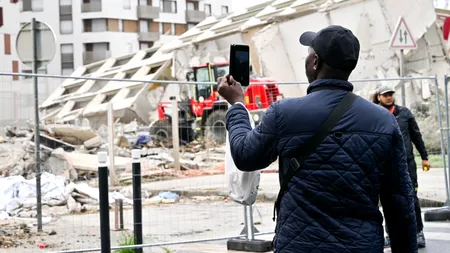 Imagini SPECTACULOASE în Franța. Trei blocuri de locuințe au fost puse la pământ de autorități