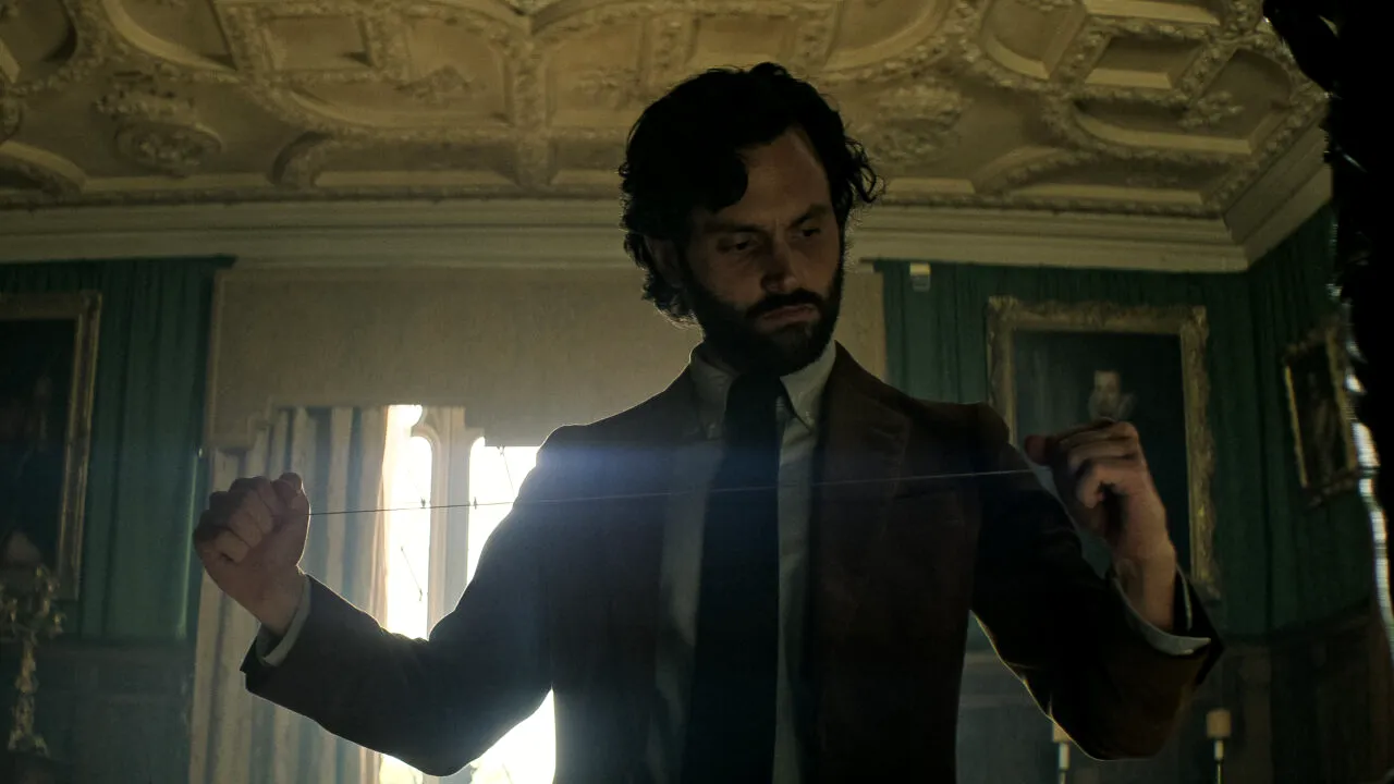 A fost lansat trailerul sezonului 4 al serialului „You” în care Joe Goldberg se transformă din prădător în pradă | Video