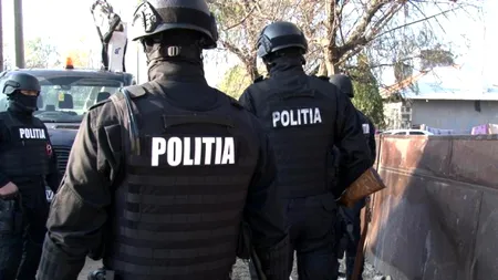 Zeci de mii de parfumuri contrafăcute, în valoare de aproape 35 de milioane de lei, confiscate la Vama Bechet