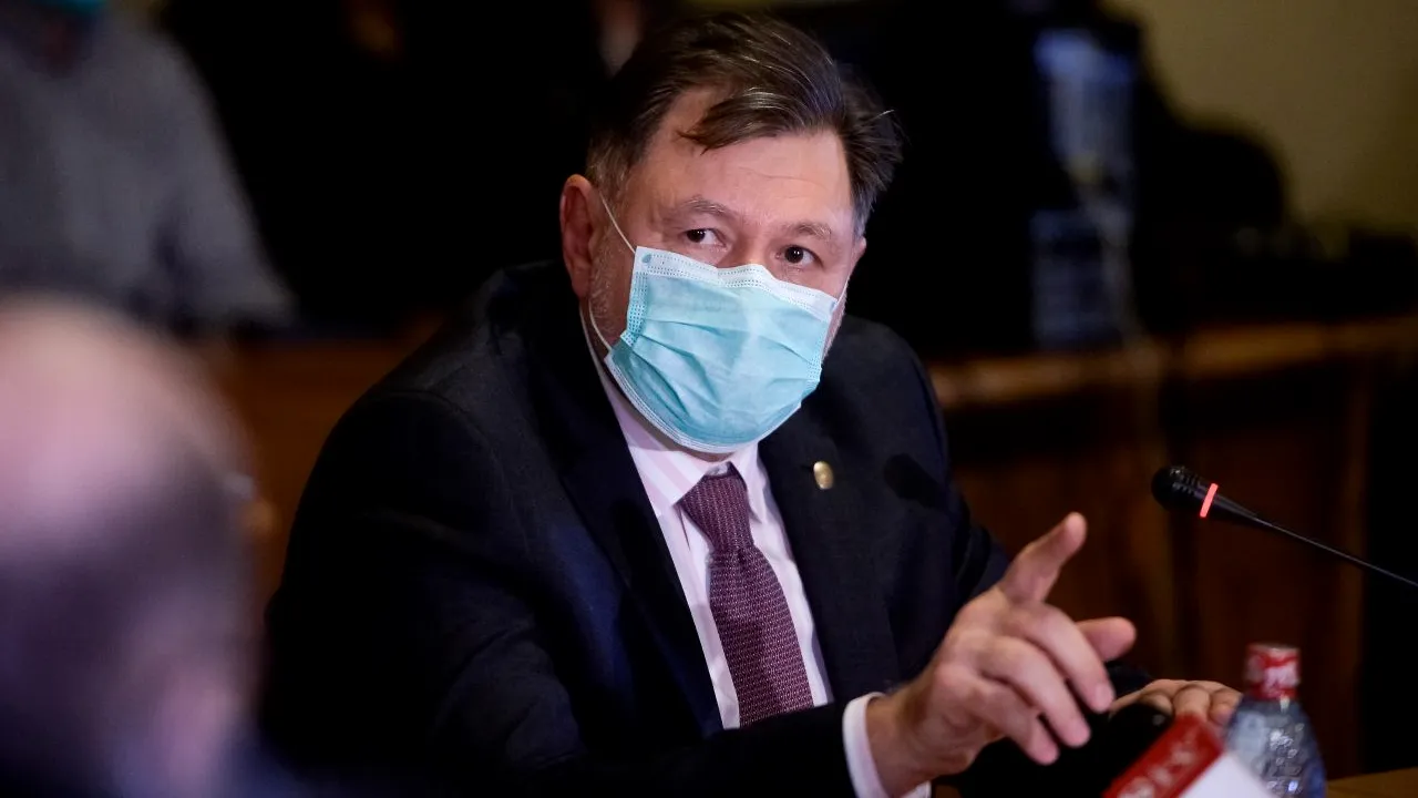 8 ȘTIRI DE LA ORA 8. Alexandru Rafila: Certificatul verde va fi introdus după o perioadă de trei săptămâni consecutive de creștere