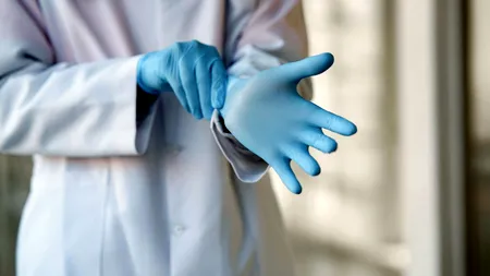 Noii pacienți COVID. Medicii sunt disperați: „Nu apucăm să-i vedem, fac stop cardiorespirator în curtea spitalului”