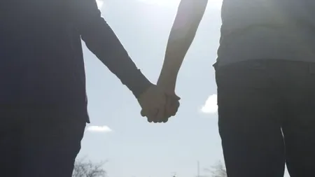 Scandal sexual la un liceu din Făget. O profesoară este acuzată că ar avea o relație cu un elev de 16 ani