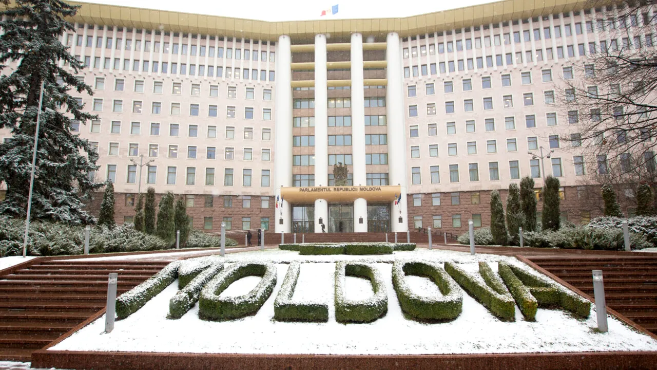 Chișinăul RESCRIE istoria: sintagma „limba moldovenească”, înlocuită cu „limba română”