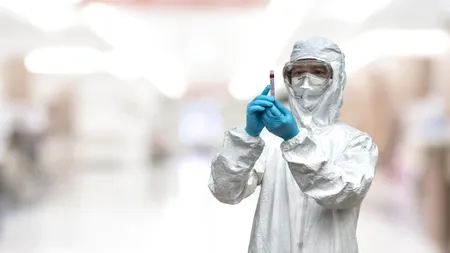 Covid-19 își pierde 90% din capacitatea de a infecta în cinci minute în aer (studiu)