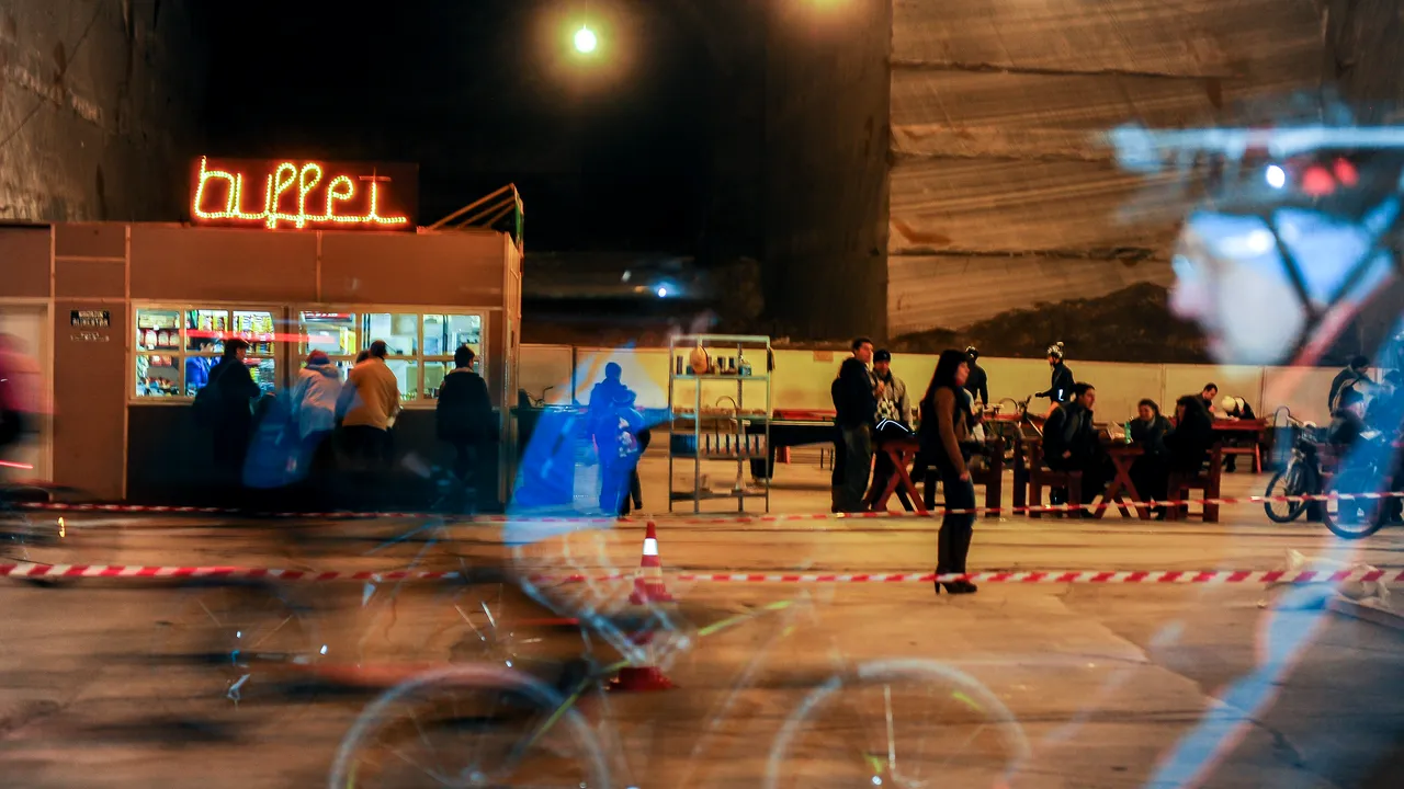 Angajații de la Salina Slănic au reluat protestele și amenință că de luni se vor bloca în subteran