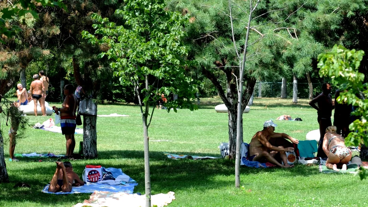 Un primar din Capitală îi cheamă pe bucureșteni să vină la plaja artificală, gratuită