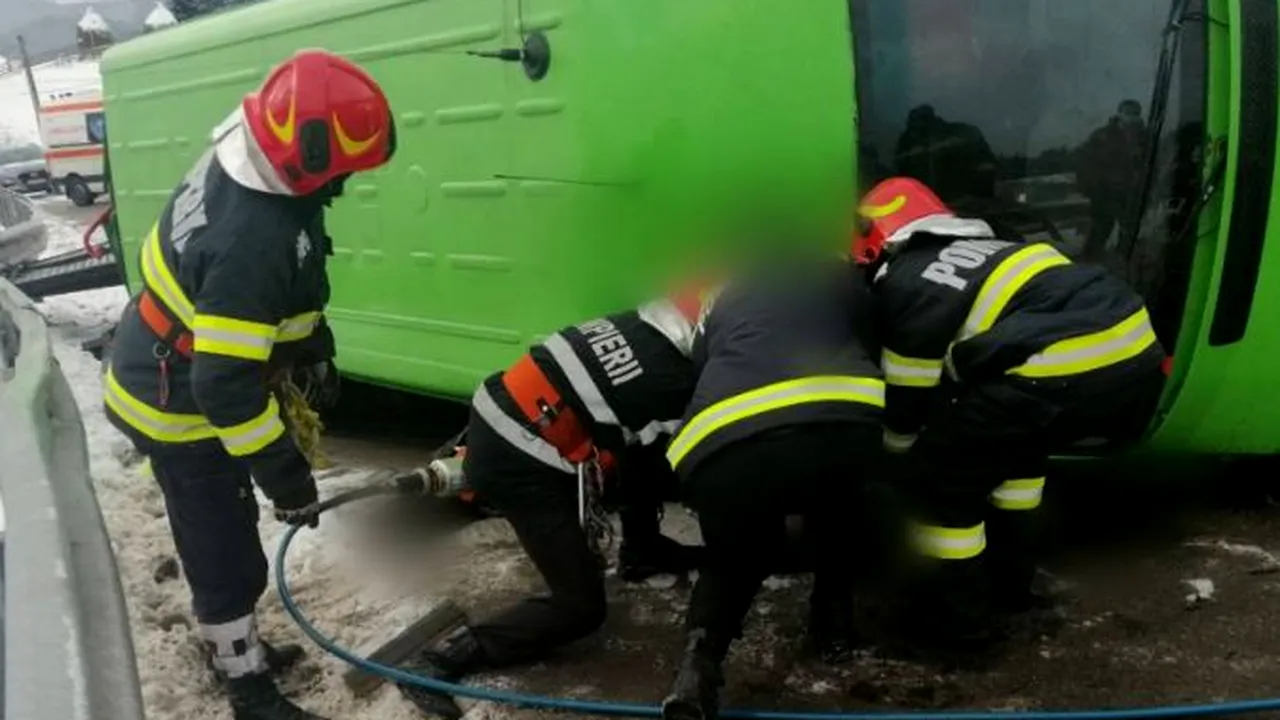 Doi morți după ce un microbuz s-a răsturnat în Suceava. Care este bilanțul răniților. Planul roșu de acțiune, activat!