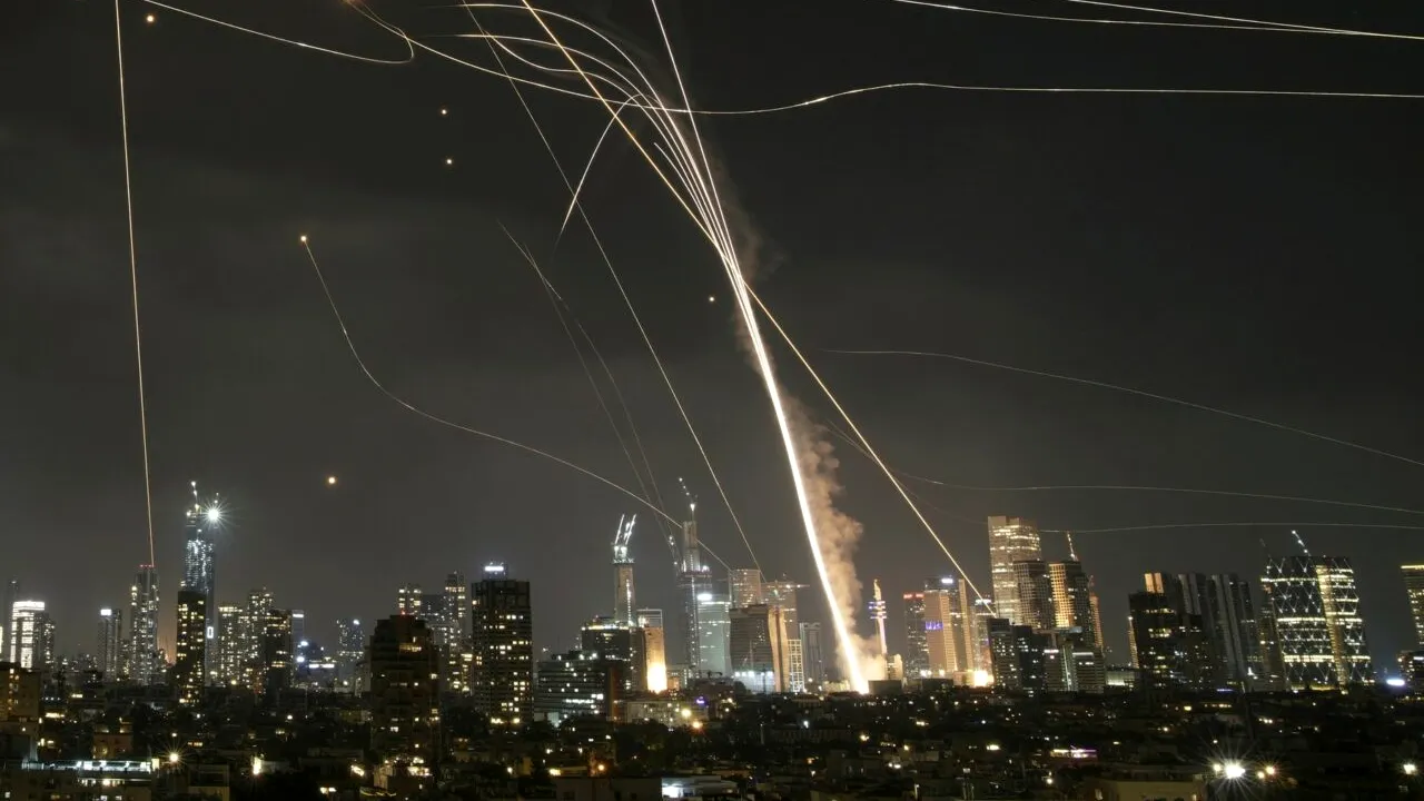 Israelul AMENINȚĂ Iranul cu un nou atac, din cauza depășirii „liniilor roșii” /Armata americană a ajutat la interceptarea rachetelor iraniene