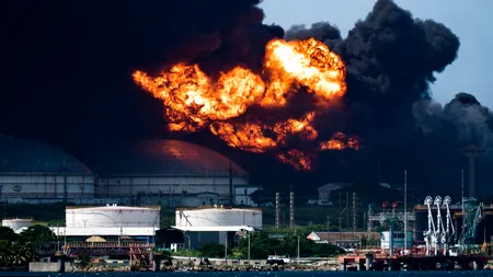 Cuba: Instalație petrolieră, lovită de un trăsnet. Autoritățile spun că incendiul este scăpat de sub control și cer ajutor internațional | FOTO, VIDEO