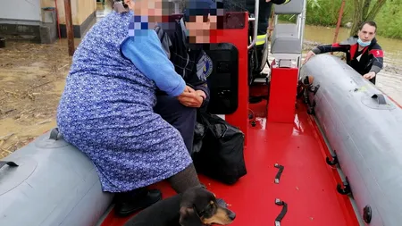 Cod roșu de inundații în județul Satu Mare. Localitatea Răteşti, cea mai afectată / 150 de persoane au fost evacuate (FOTO-VIDEO)