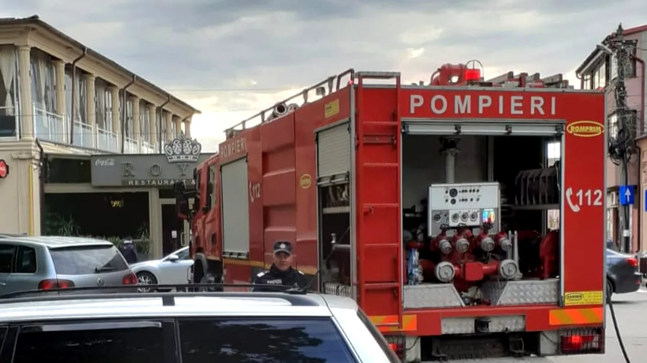 Un apartament din Turnu Măgurele a luat FOC. Zeci de locatari, scoși din locuințe de fumul care a inundat și casa scării