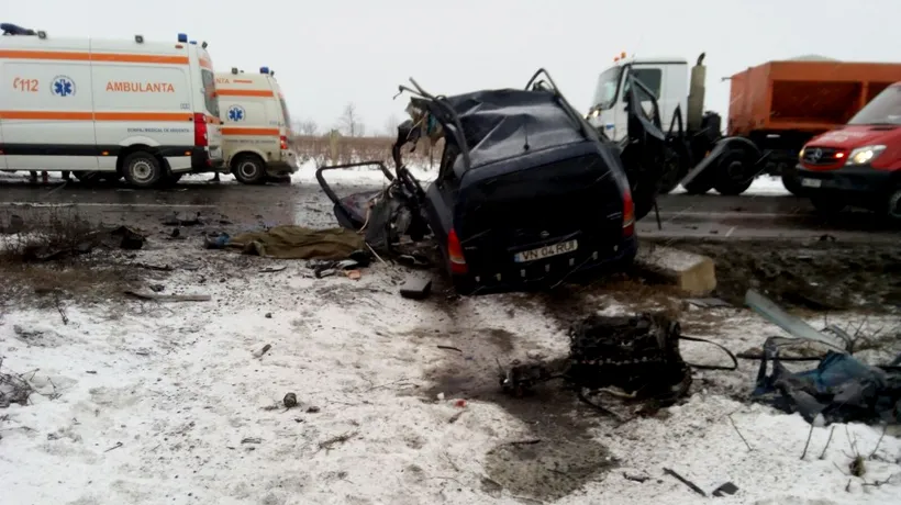 Accident grav pe E85, provocat de un bărbat care își înjunghiase soția. Omul a murit