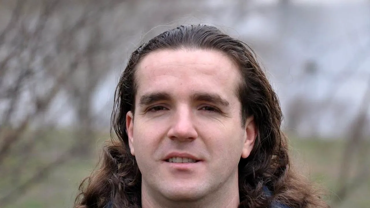 DEZVĂLUIRI. Cine este bărbatul împușcat de polițiști. Este „teroristul” care a intrat intenționat cu mașina în poarta de la Palatul Victoria!