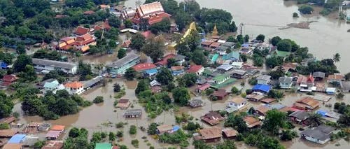 În timp ce 100.000 de oameni fug din calea celor grave inundații din ultimele decenii, gestul premierului din Malaysia a scandalizat o țară întreagă