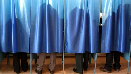 ALEGERI LOCALE 2012. Ceaușescu și Iliescu așteaptă ștampila 