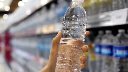 Specialist în hidratare, avertisment pentru părinți: Nu mai dați aceste ACESTE APE copiilor!