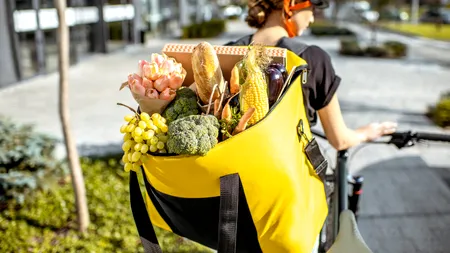 Autoritățile olandeze suspectează că livratorii români din Oslo ar putea fi victimele traficului de persoane