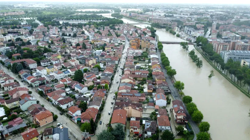Cod roșu de inundații în Italia! Oamenii s-au urcat pe clădiri ca să nu fie înghițiți de ape. Opt persoane au fost declarate decedate
