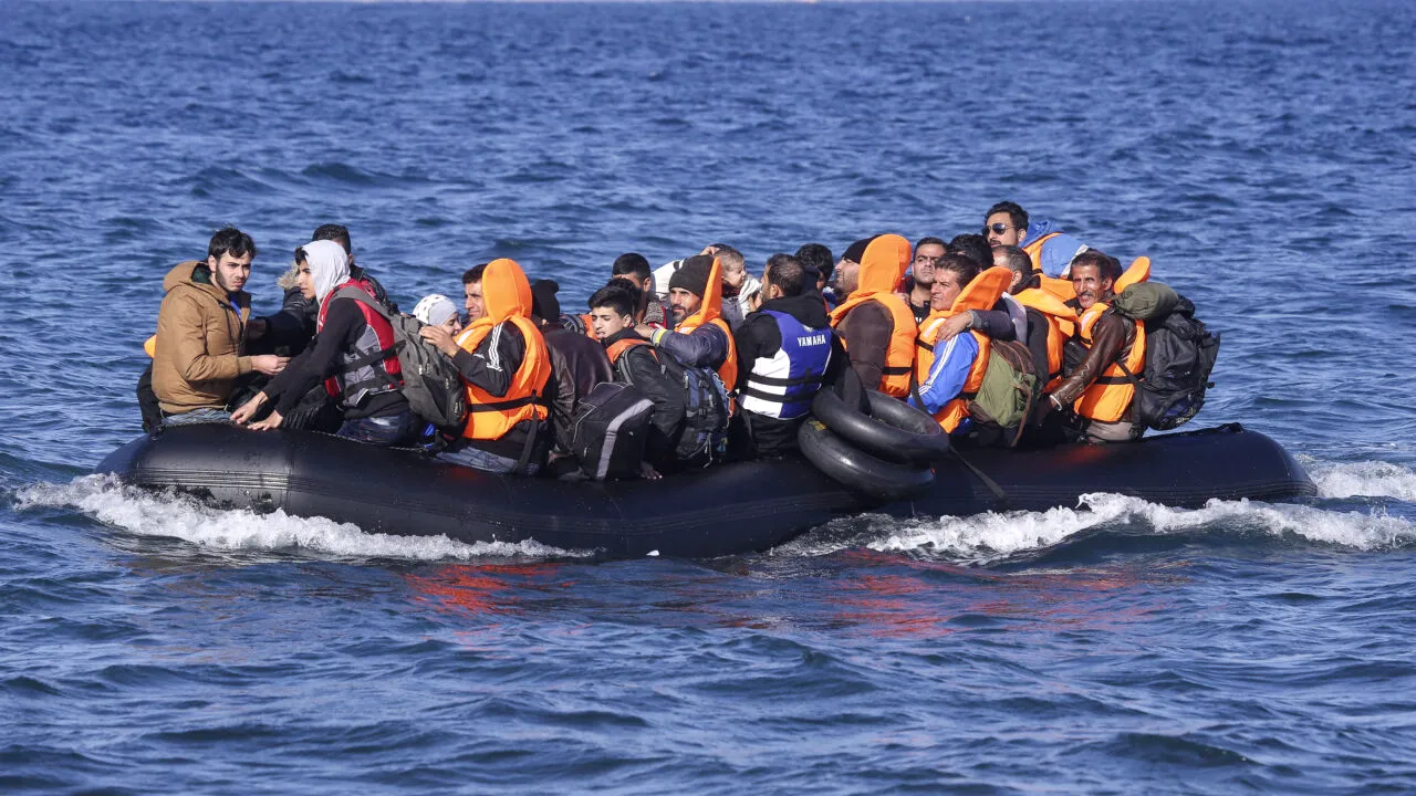 GRECIA anunță măsuri mai dure în privința solicitanților de azil ale căror cereri au fost respinse