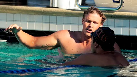 Înotătorii australieni care s-au fotografiat înarmați vor părăsi JO imediat după probele lor