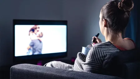 Am făcut calculul complet! Câți lei te costă, de fapt, să te uiți o oră la televizor, la tine acasă