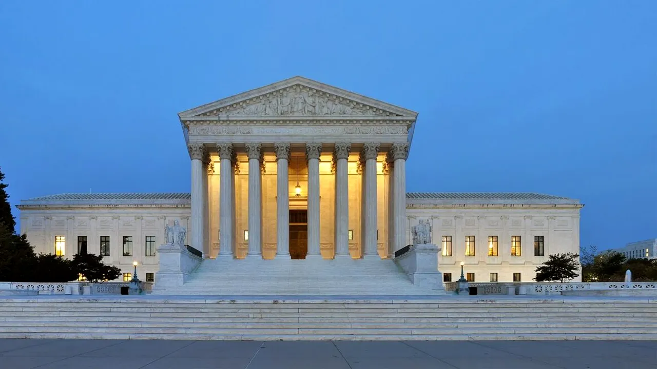 Lovitură dură pentru Trump după decizia Curții Supreme: Copiii născuți din imigranți legali pe teritoriul SUA vor primi cetățenie americană