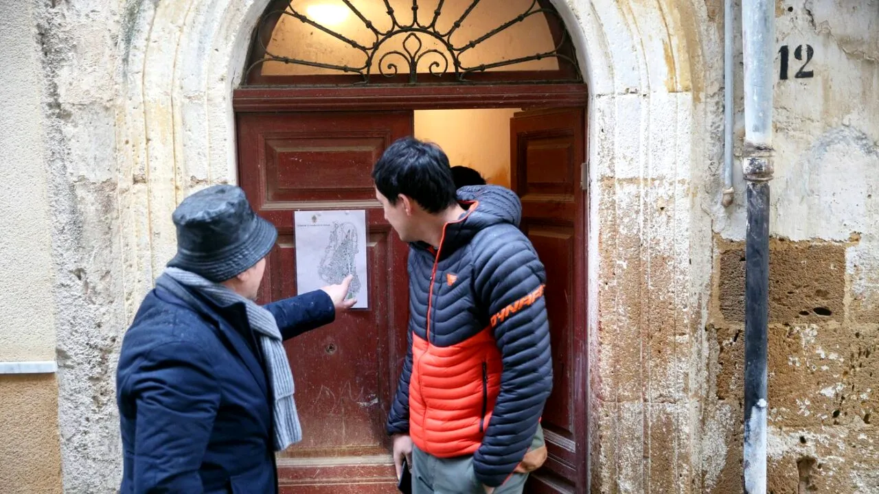 Metoda prin care doi tineri au reușit să cumpere o CASĂ de vis în Sicilia aproape gratuit. De ce au evitat programul „Case la 1 euro”